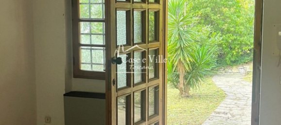 3 bedrooms House in Prato, Italy No. 352977 4