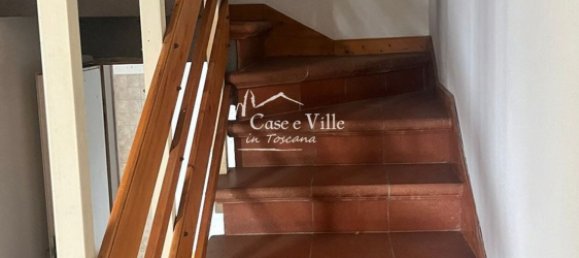 3 bedrooms House in Prato, Italy No. 352977 5