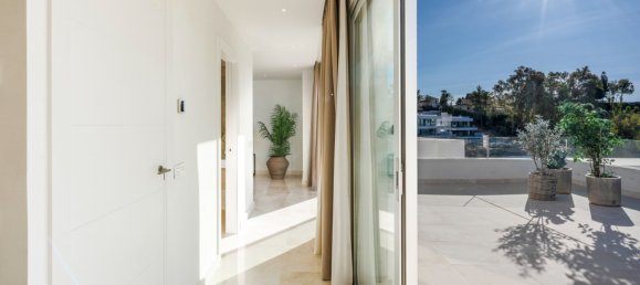 3 bedrooms Penthouse in Nueva Andalucia, Spain No. 4727 16