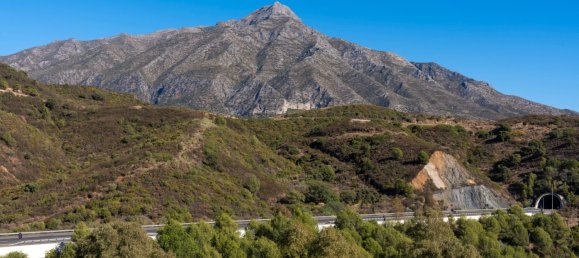 3 bedrooms Penthouse in Nueva Andalucia, Spain No. 4727 28