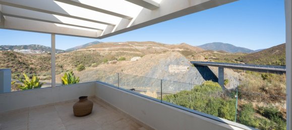 3 bedrooms Penthouse in Nueva Andalucia, Spain No. 4727 25