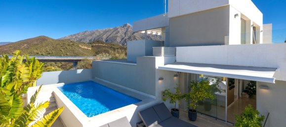 3 bedrooms Penthouse in Nueva Andalucia, Spain No. 4727 2
