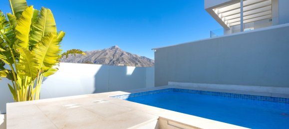 3 bedrooms Penthouse in Nueva Andalucia, Spain No. 4727 6