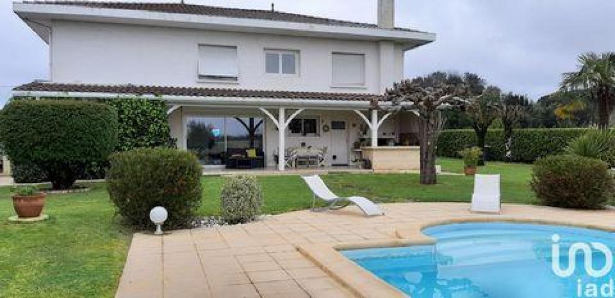 3 bedrooms House in Avensan, France No. 10293
