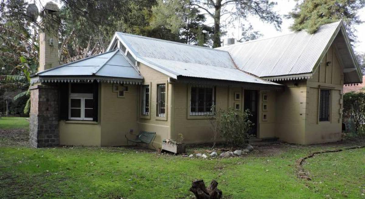 3 bedrooms Farm in Berazategui, Argentina No. 31170