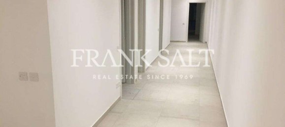 Apartamento de 4 dormitorios en Sliema, Malta No. 9205 9