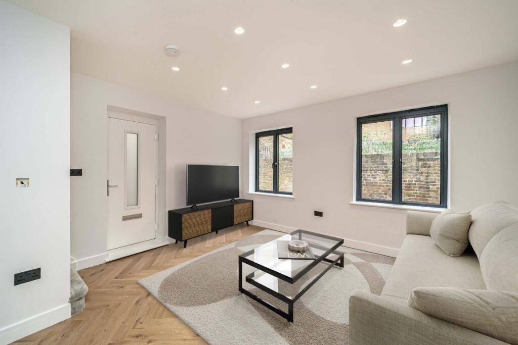 1 bedroom Maisonette in Ealing, United Kingdom No. 5780