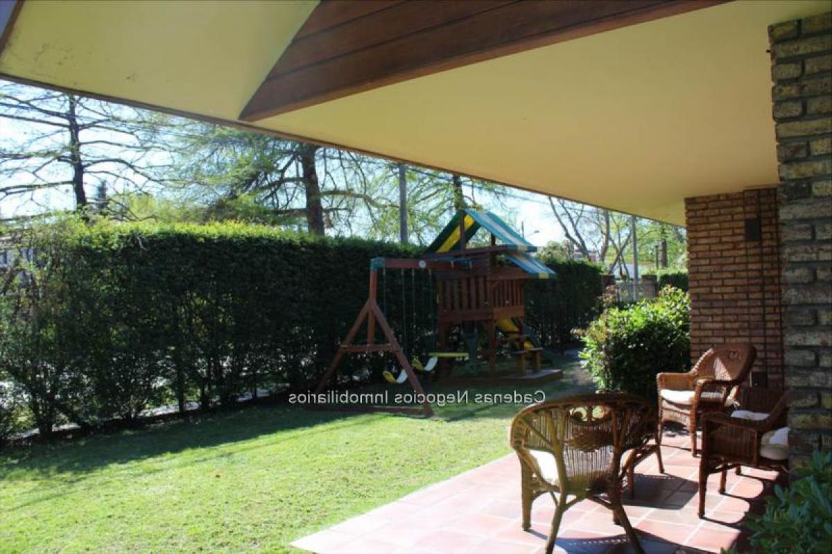 5 bedrooms House in Montevideo, Uruguay No. 1352