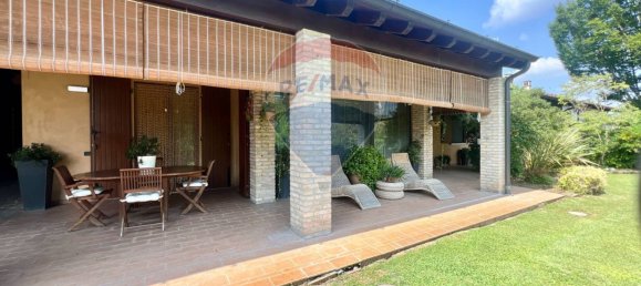 8 rooms House in Volongo, Italy No. 207869 2