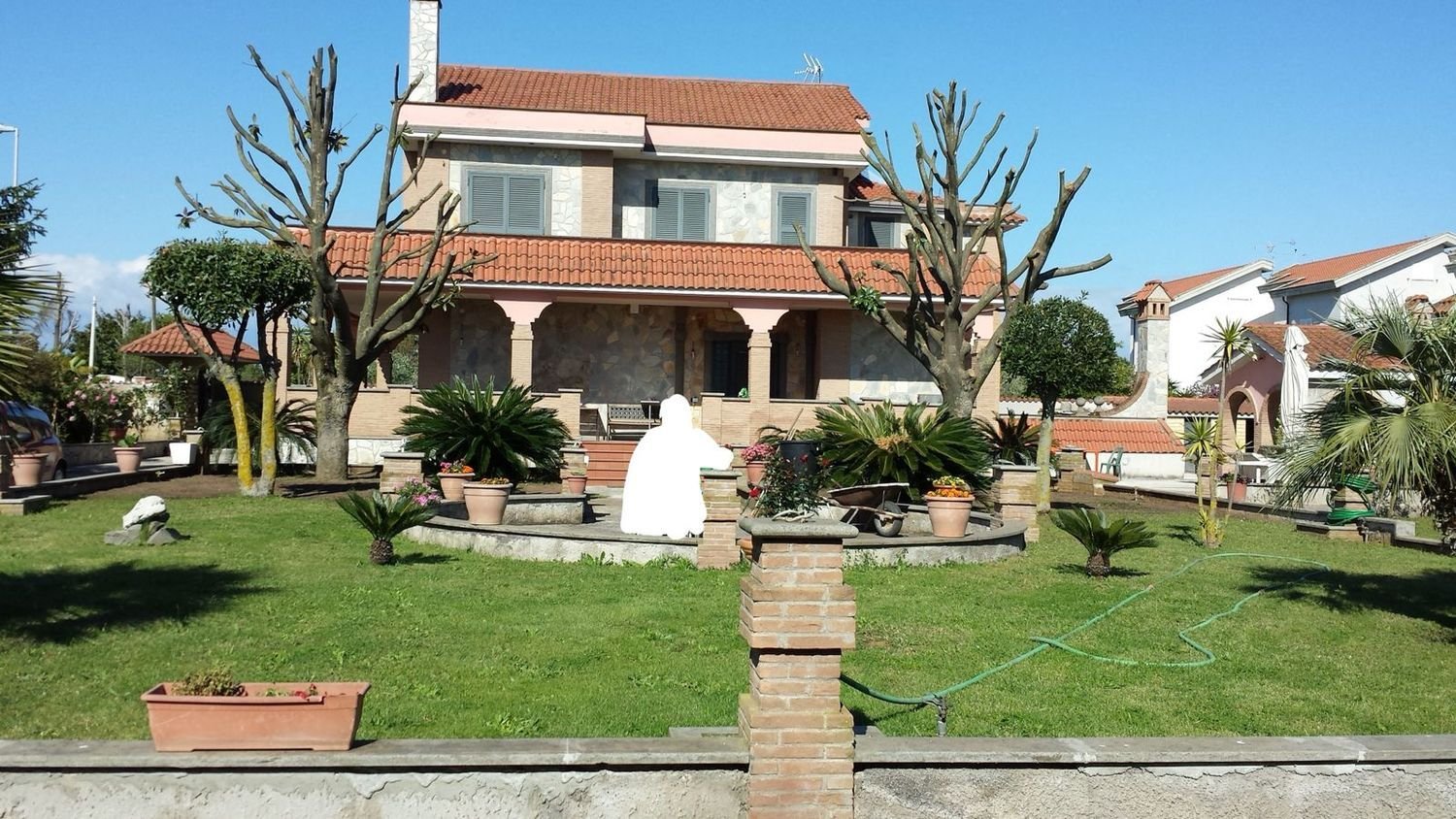 Villa de 7 dormitorios en Anzio, Italy No. 332011