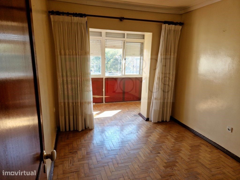 Apartamento de 3 dormitorios en Odivelas, Portugal No. 339772