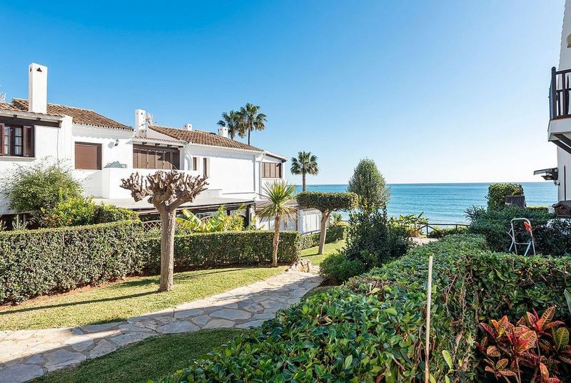 2 bedrooms Townhouse in Estepona, Spain No. 233546