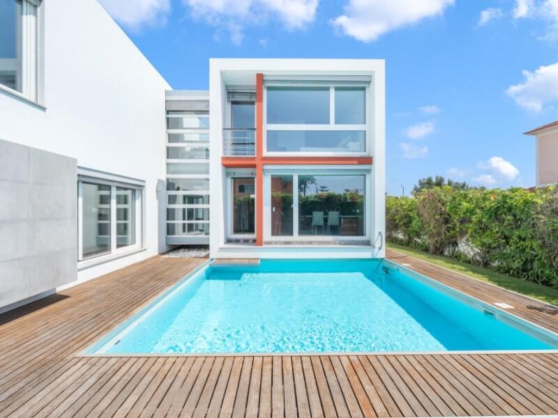 4 bedrooms Villa in Cascais, Portugal No. 250013