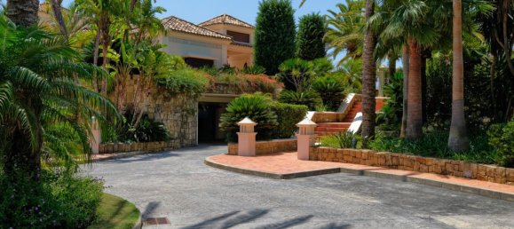 5 bedrooms Villa in Marbella Golden Mile, Spain No. 2964 17