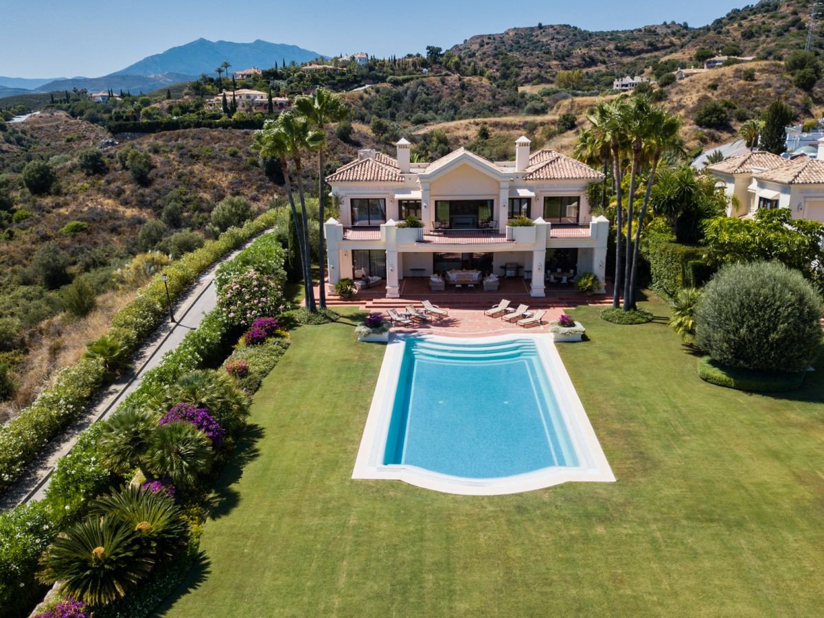 5 bedrooms Villa in Marbella Golden Mile, Spain No. 2964