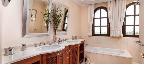 5 bedrooms Villa in Marbella Golden Mile, Spain No. 2964 20