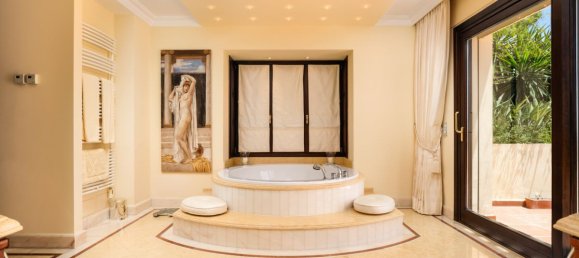 5 bedrooms Villa in Marbella Golden Mile, Spain No. 2964 23