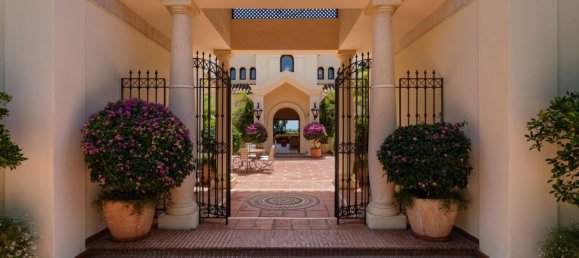 5 bedrooms Villa in Marbella Golden Mile, Spain No. 2964 18