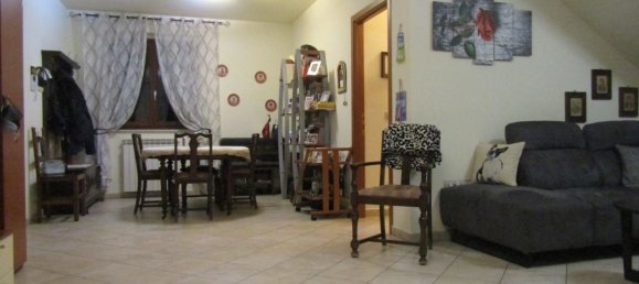 6 rooms House in Carrara, Italy No. 48145 3