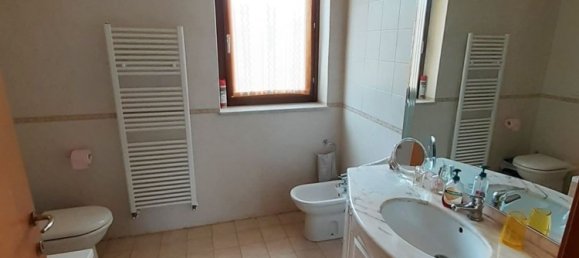 6 rooms House in Carrara, Italy No. 48145 15