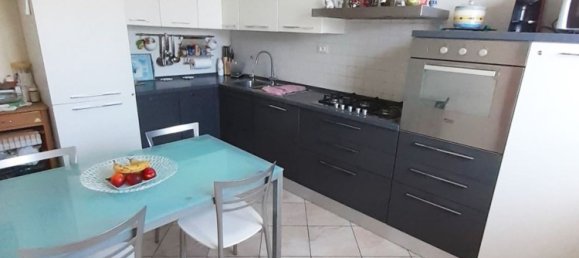 6 rooms House in Carrara, Italy No. 48145 8
