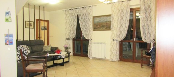 6 rooms House in Carrara, Italy No. 48145 4