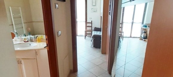 6 rooms House in Carrara, Italy No. 48145 10