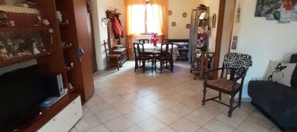 6 rooms House in Carrara, Italy No. 48145 5
