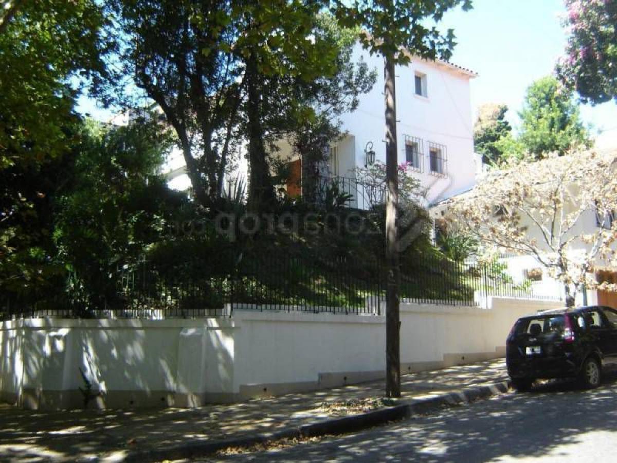 Casa de 5 dormitorios en Vicente López, Argentina No. 57435