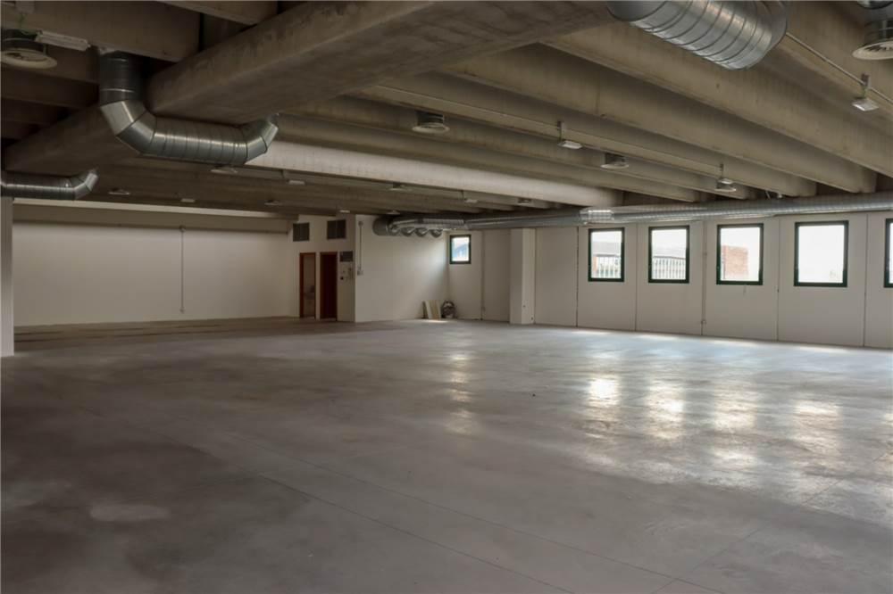 1 room Warehouse in Cermenate, Italy No. 6463