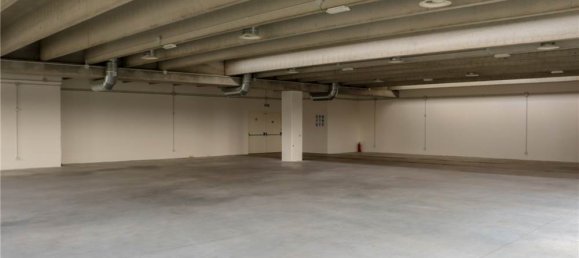 1 room Warehouse in Cermenate, Italy No. 6463 9