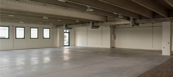 1 room Warehouse in Cermenate, Italy No. 6463 11