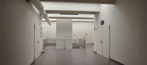 1 room Warehouse in Cermenate, Italy No. 6463 4