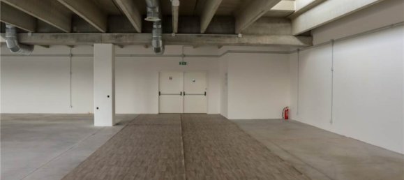 1 room Warehouse in Cermenate, Italy No. 6463 12