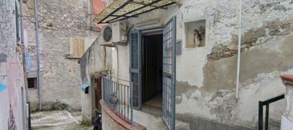 4 bedrooms House in Vairano Patenora, Italy No. 325691 3