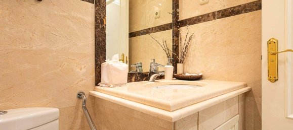 Apartamento de 3 dormitorios en Marbella, Spain No. 155571 16