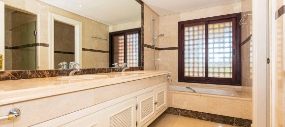 Apartamento de 3 dormitorios en Marbella, Spain No. 155571 15