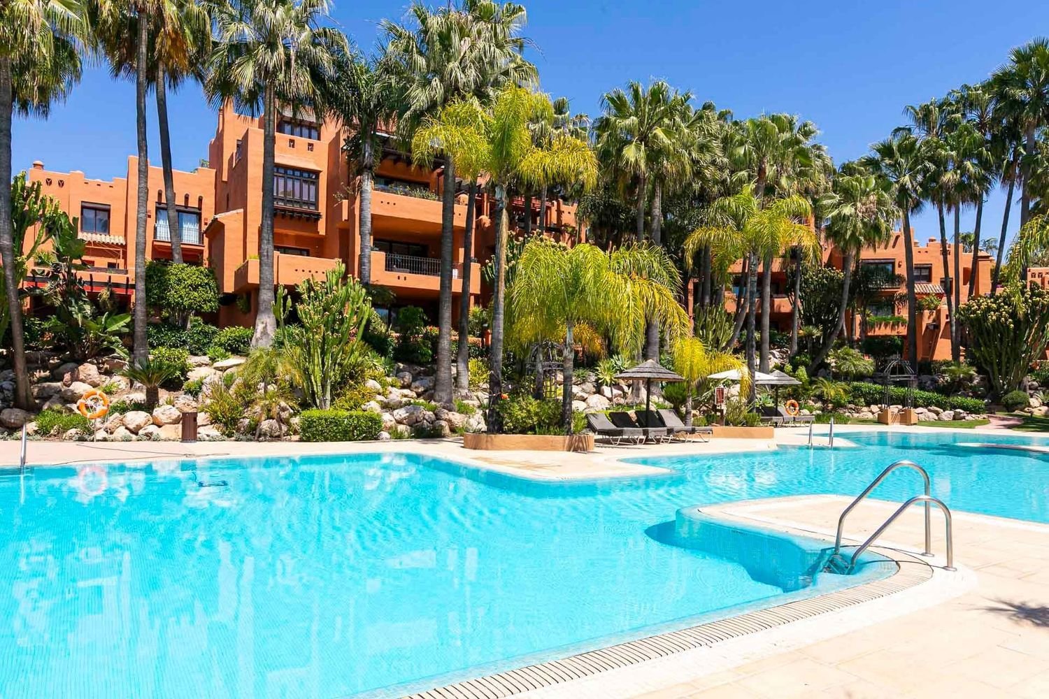 Apartamento de 3 dormitorios en Marbella, Spain No. 155571