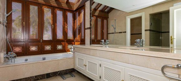 Apartamento de 3 dormitorios en Marbella, Spain No. 155571 10