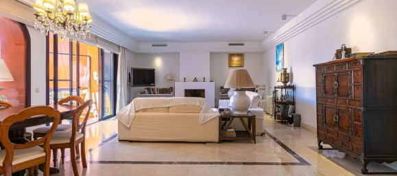 Apartamento de 3 dormitorios en Marbella, Spain No. 155571 2
