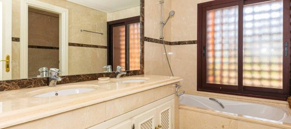 Apartamento de 3 dormitorios en Marbella, Spain No. 155571 7