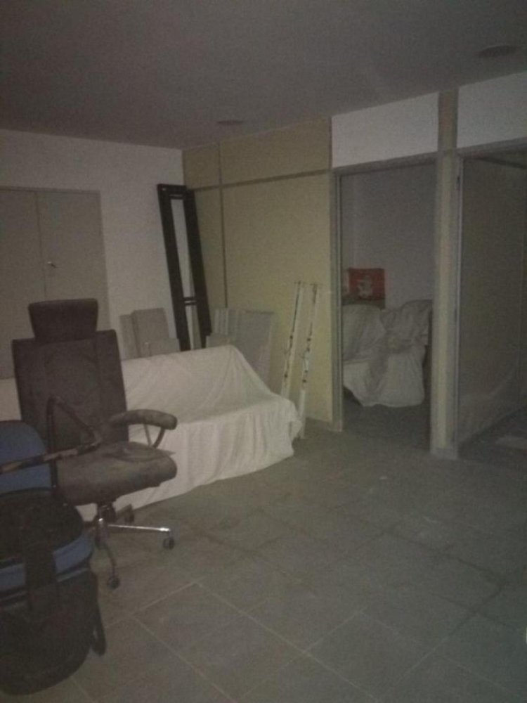 142m² Shop in Porto, Portugal No. 8081