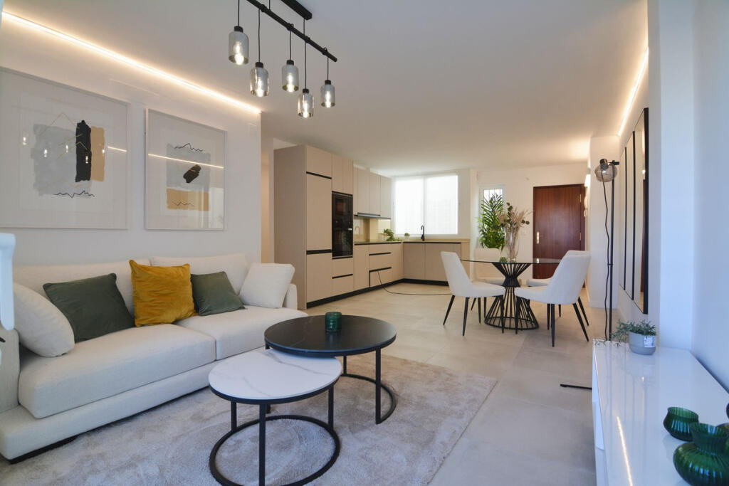 Apartamento de 3 dormitorios en Fuengirola, Spain No. 185090