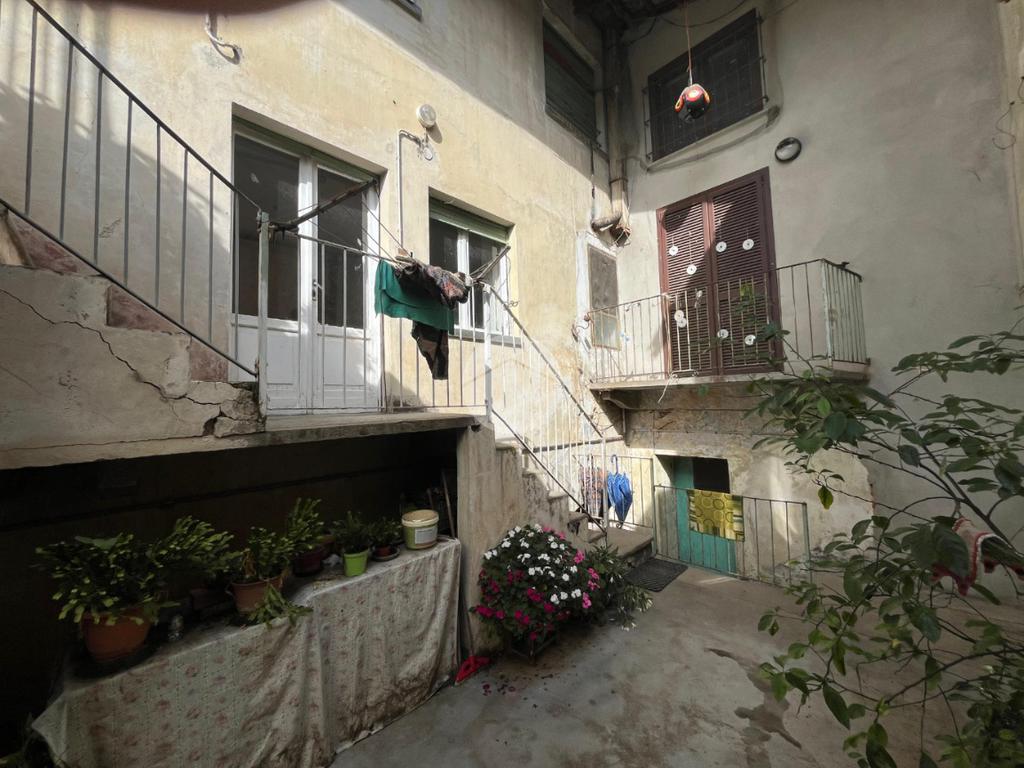 Apartamento de 2 dormitorios en Barge, Italy No. 287110