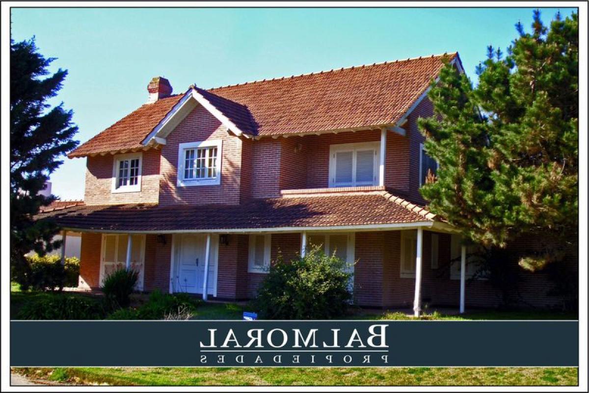 Дом с 4 спальнями в Мар-дель-Плата, Аргентина № 94189