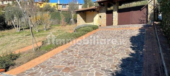 4 bedrooms Villa in Impruneta, Italy No. 201093 3