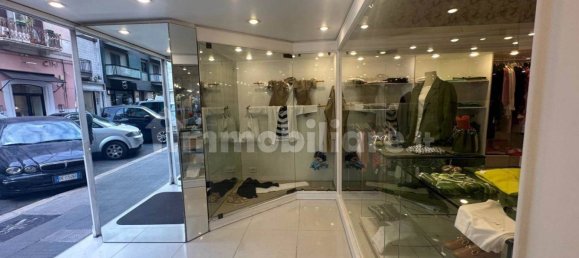 1-salle Propriété commerciale à Bari, Italy No. 236563 8