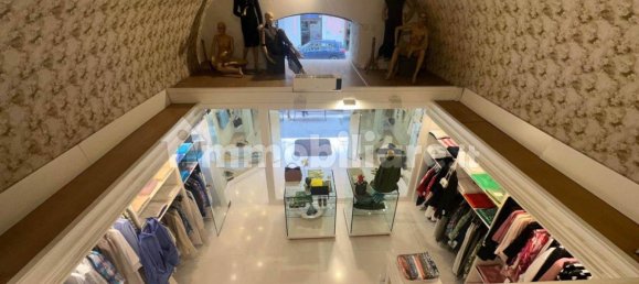 1-salle Propriété commerciale à Bari, Italy No. 236563 11