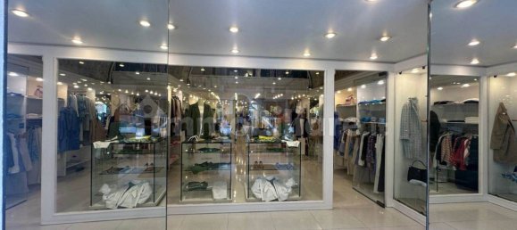 1-salle Propriété commerciale à Bari, Italy No. 236563 7