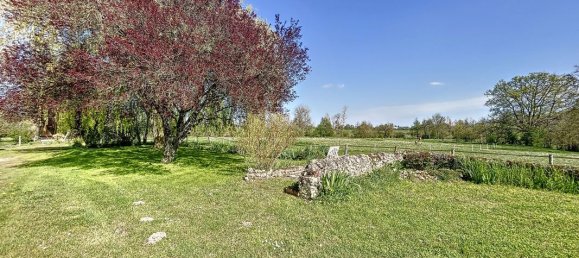 Casa de 5 dormitorios en Chateau-la-Valliere, France No. 54117 8